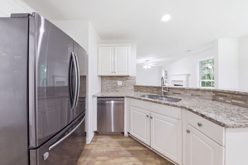 Photo 12 of 38 of 208 Foxdale Ct, Lagrange, GA