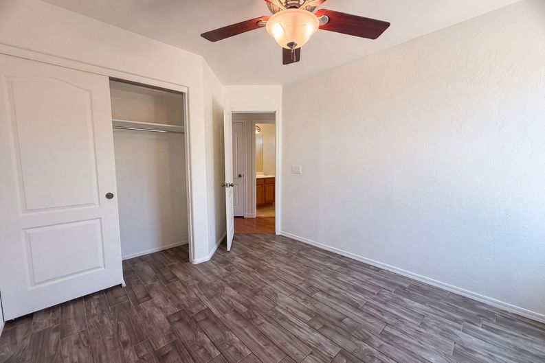 Photo 11 of 17 of 1321 W Matthews Dr, San Tan Valley, AZ