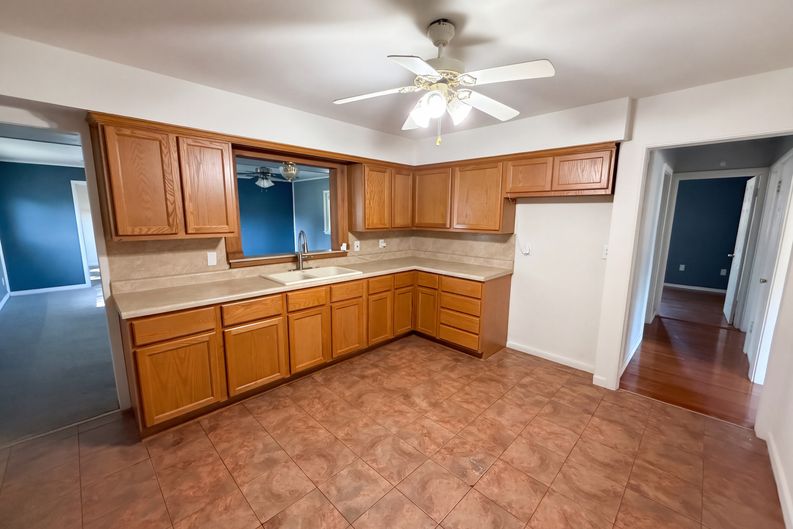 Photo 6 of 18 of 1607 N 17th St, Belleville, IL