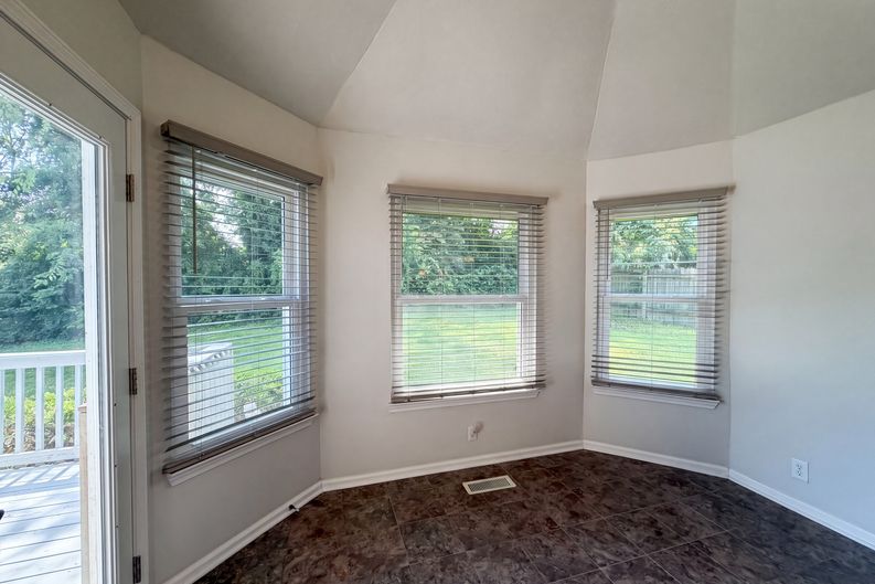 Photo 6 of 18 of 832 Stone Hedge Ct, Old Hickory, TN