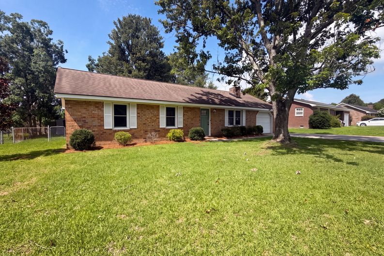 Photo 17 of 18 of 1110 Stuart Dr, Moncks Corner, SC