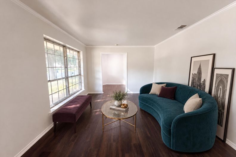 Photo 9 of 24 of 821 Glen Oaks Blvd, Dallas, TX