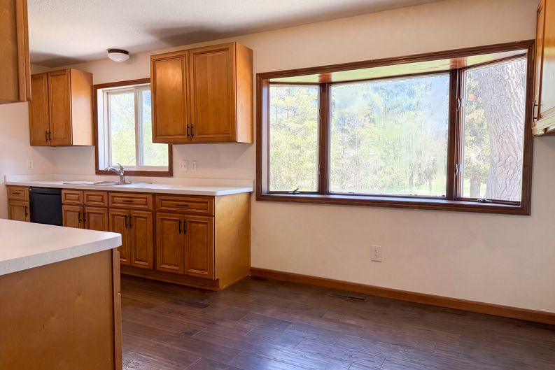 Photo 6 of 18 of 18817 Kenwood Trl, Lakeville, MN