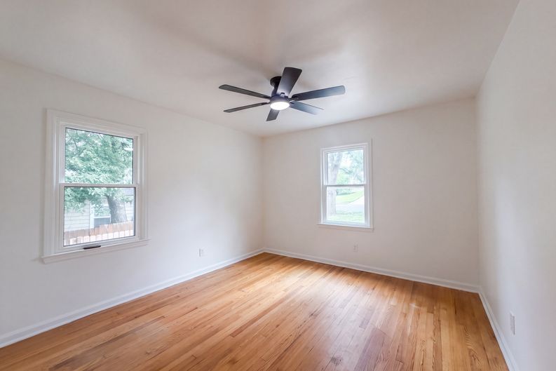Photo 6 of 22 of 5419 Roe Blvd, Roeland Park, KS