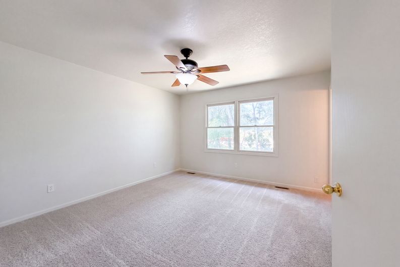 Photo 4 of 39 of 2924 Bow Line Pl, Longmont, CO