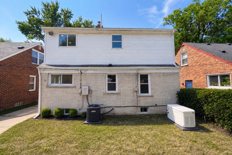 Photo 5 of 20 of 9608 Lenore, Redford, MI