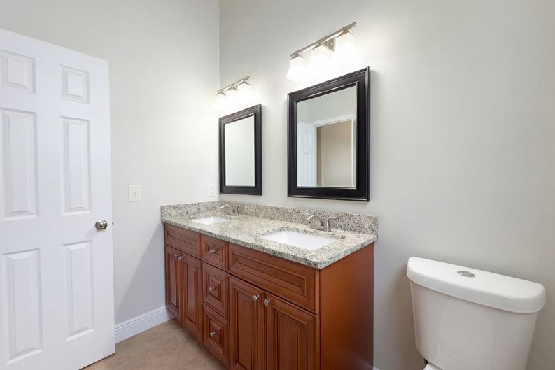 Photo 16 of 18 of 1696 Chatham Cir, Apopka, FL