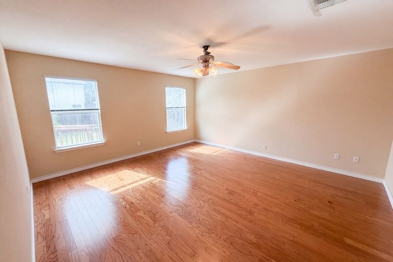 Photo 9 of 16 of 507 Decker Dr, Hutto, TX