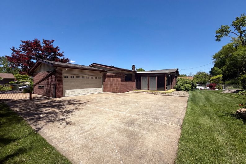 Photo 18 of 22 of 1440 Tina Dr, Florissant, MO