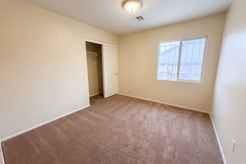 Photo 18 of 27 of 18792 Dogwood Ct, Adelanto, CA