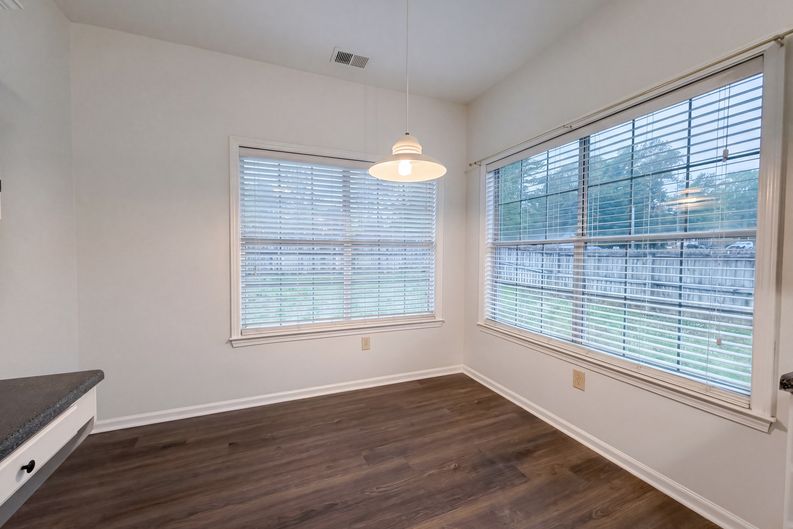 Photo 11 of 20 of 101 Cambridge Pointe Dr, Alabaster, AL