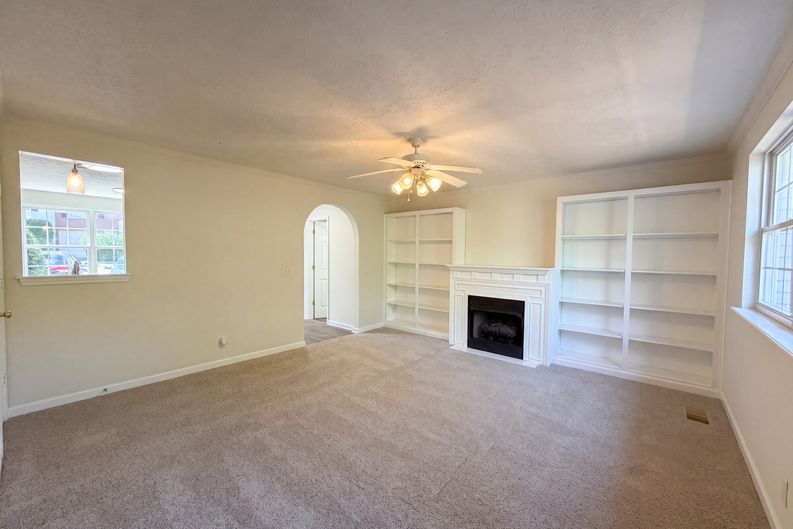 Photo 3 of 23 of 5170 Hickory Hollow Pkwy, Antioch, TN