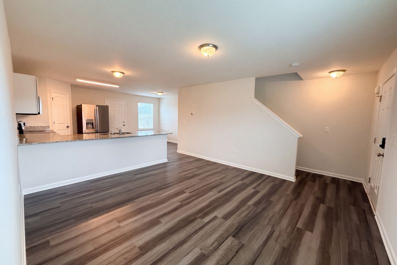 Photo 3 of 22 of 10103 Lakeview Dr, Taylor, MI