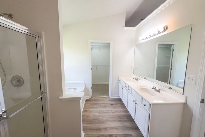Photo 11 of 19 of 2840 Meridian Dr, Dacula, GA