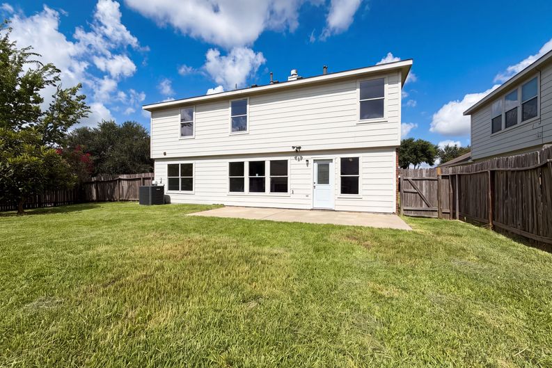Photo 5 of 22 of 16519 Eaglewood Shadows Dr, Sugar Land, TX