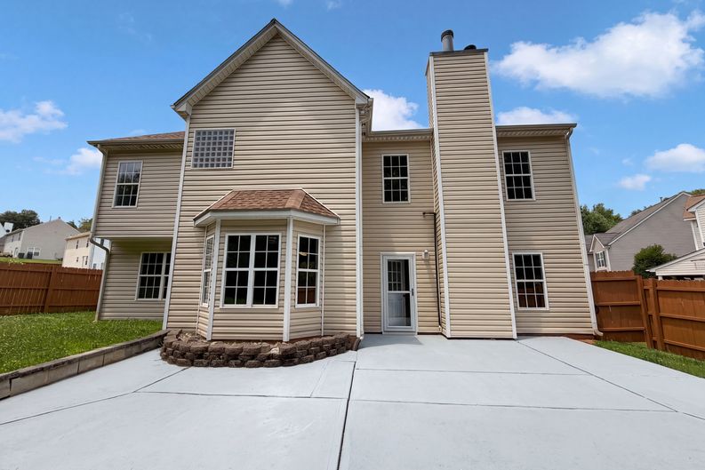 Photo 5 of 23 of 4024 Fifendrum Ln, Charlotte, NC