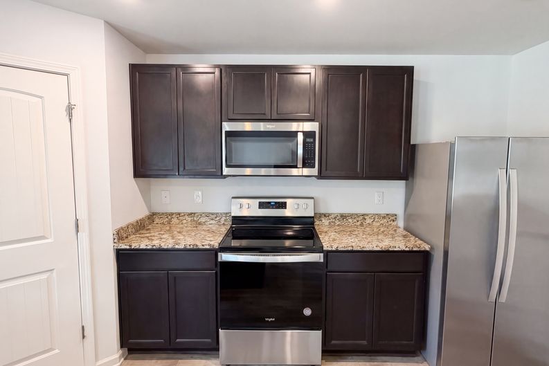 Photo 8 of 33 of 1300 Mills Cove Dr, Covington, GA