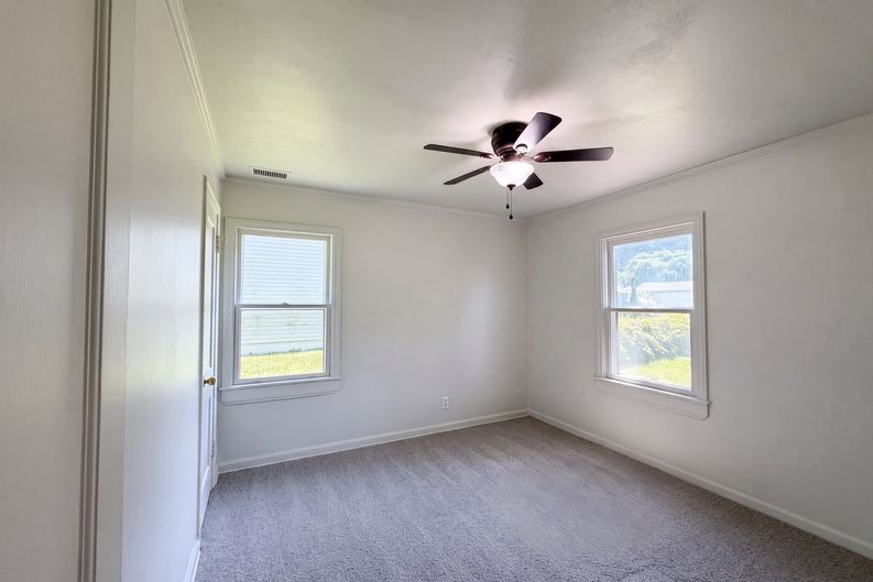 Photo 9 of 13 of 11615 W 68th St, Shawnee, KS