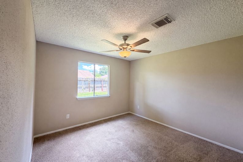 Photo 12 of 17 of 5602 Briarwood Forest Dr, Houston, TX