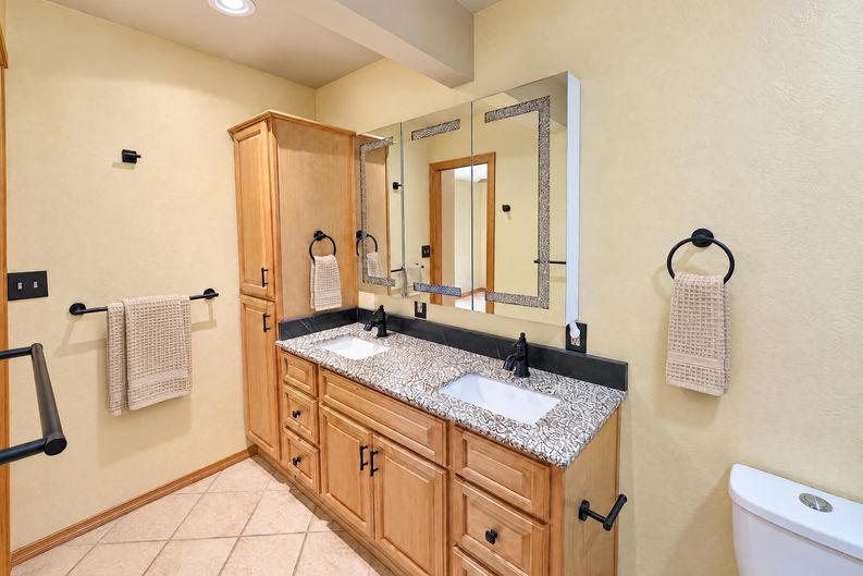 Photo 8 of 25 of 4423 S Elati St, Englewood, CO