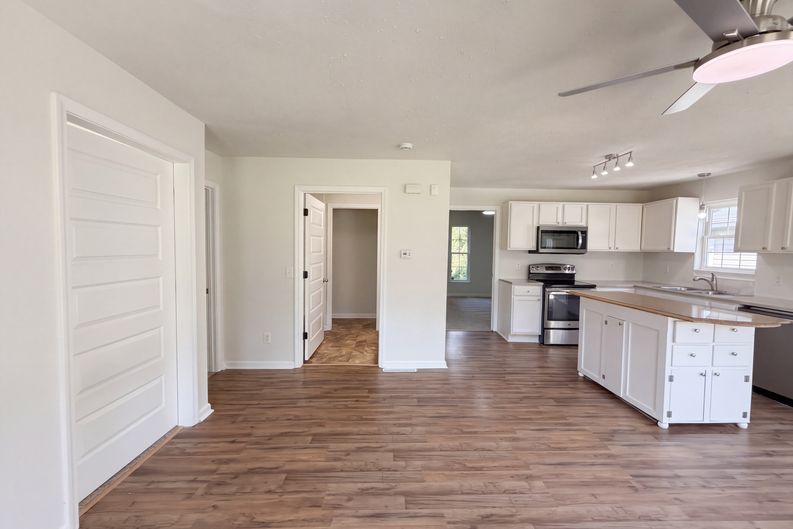 Photo 11 of 33 of 4982 Follansbee Rd, Winston Salem, NC