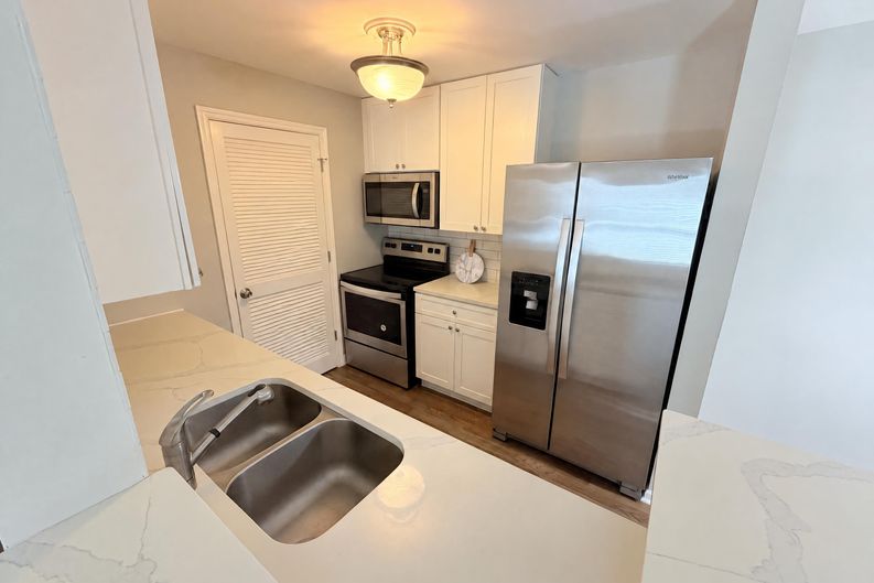 Photo 10 of 36 of 322 Granville Ct, Atlanta, GA
