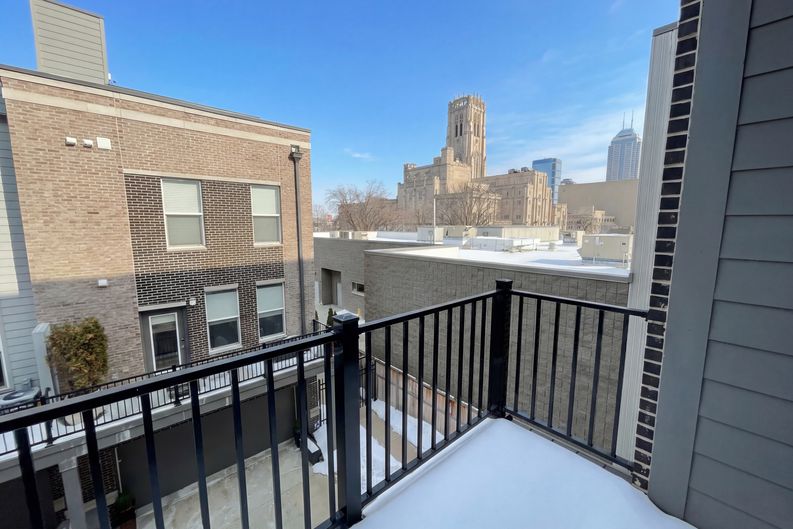 Photo 14 of 18 of 727 N Illinois St, Indianapolis, IN