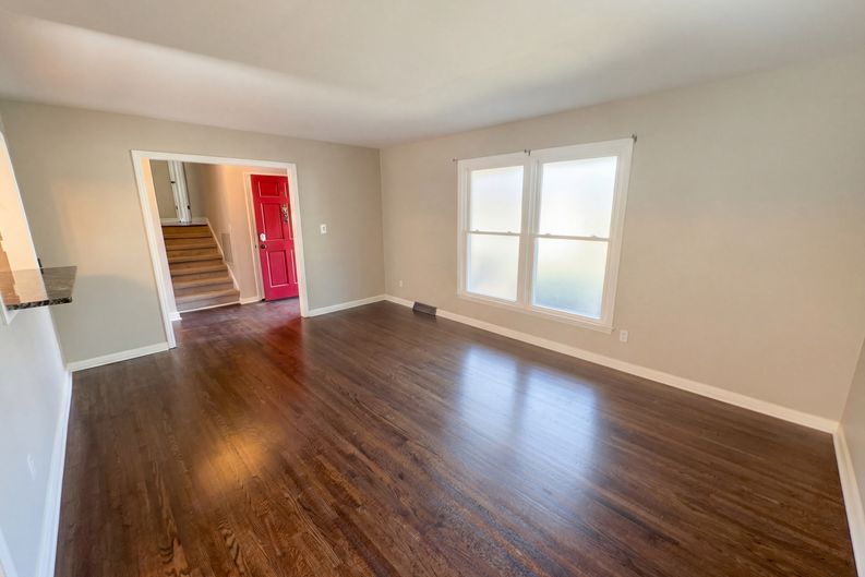 Photo 8 of 31 of 7700 Meadowdale Ln, Charlotte, NC