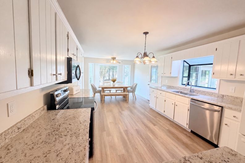 Photo 6 of 21 of 3802 Claude Brewer Rd, Loganville, GA