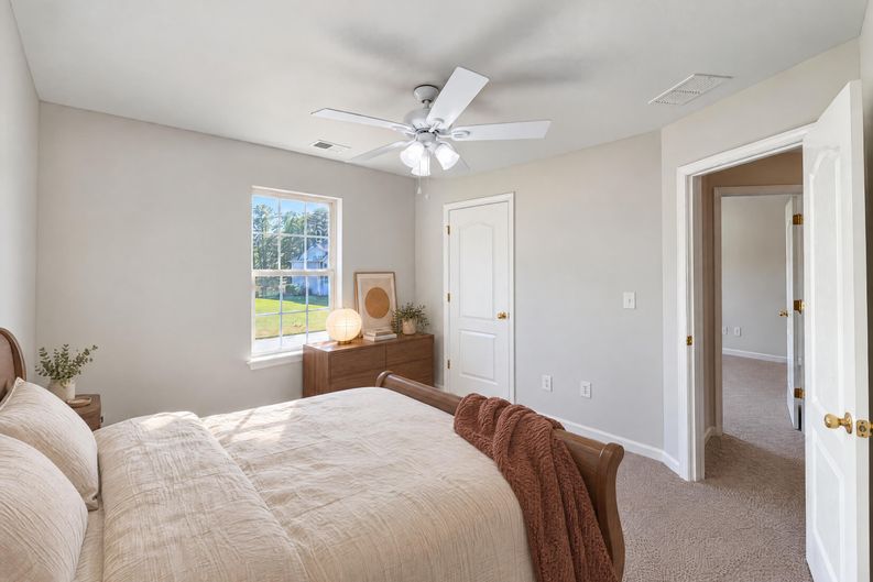Photo 18 of 31 of 1041 Topaz Ln, Lithia Springs, GA