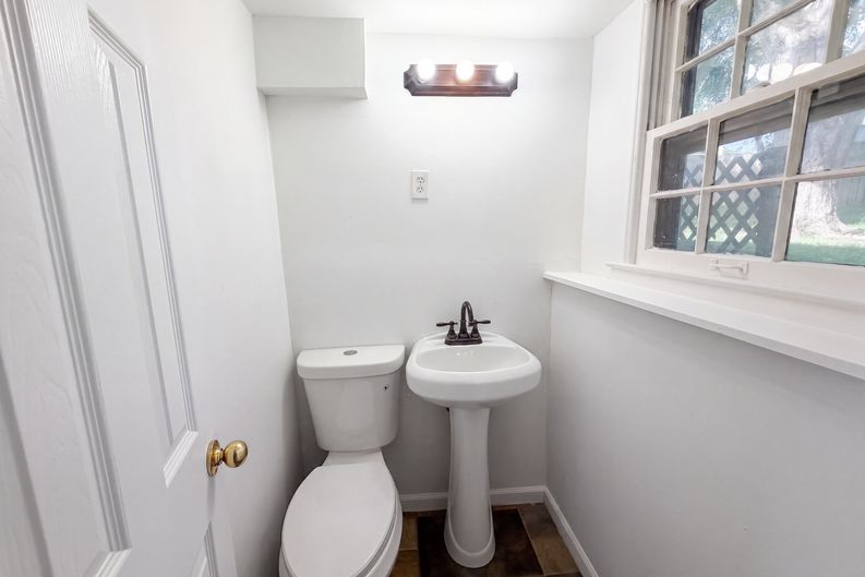 Photo 10 of 20 of 12904 E 54th St, Kansas City, MO
