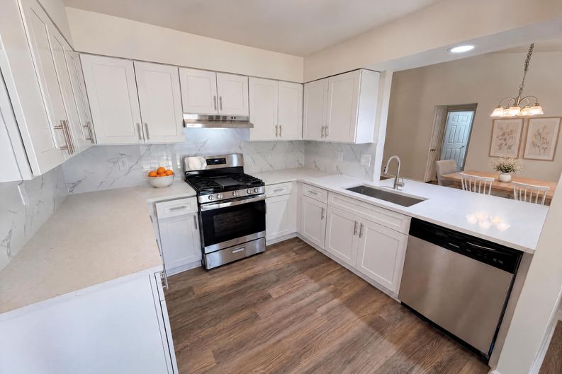 Photo 8 of 18 of 5003 Henson Dr SW, Mableton, GA