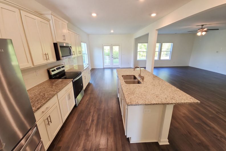 Photo 7 of 24 of 1105 Merion Dr, Calera, AL