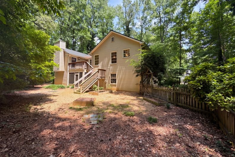 Photo 5 of 17 of 2623 Wellington Dr, Marietta, GA