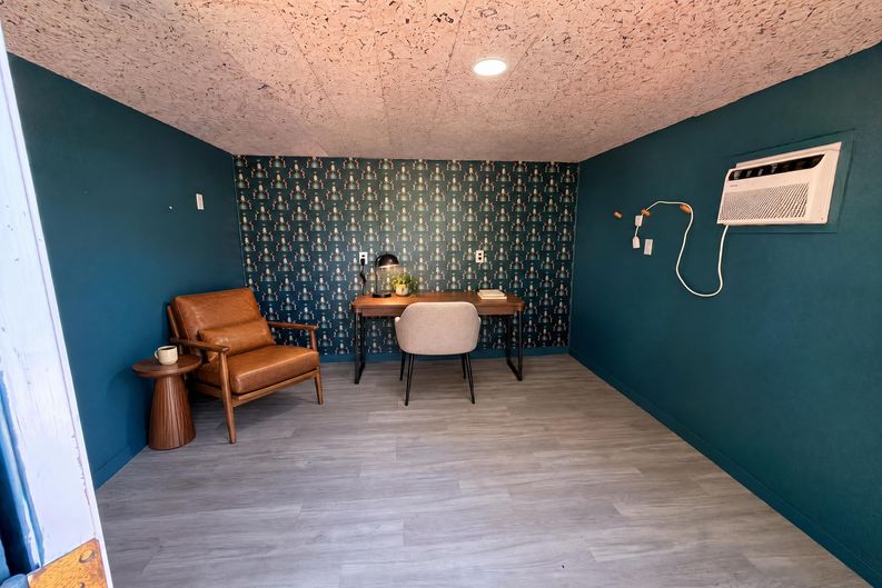 Photo 18 of 23 of 503 S Park Dr, Austin, TX