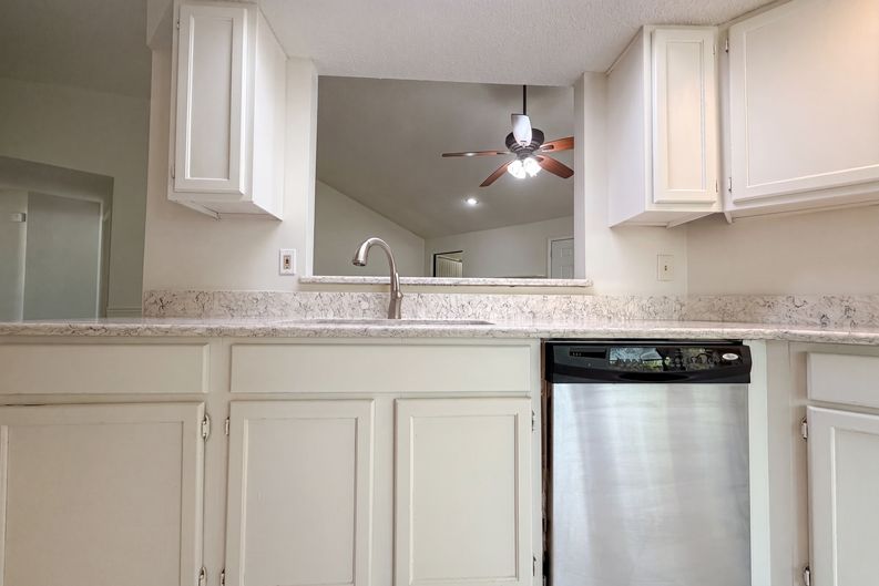 Photo 9 of 23 of 7737 Pepper Cir E, Jacksonville, FL