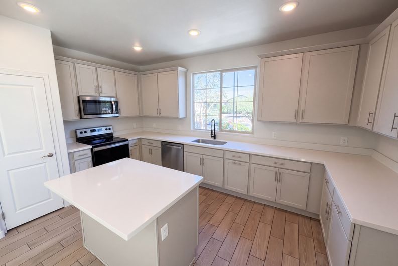 Photo 6 of 46 of 15237 W Sherman St, Goodyear, AZ