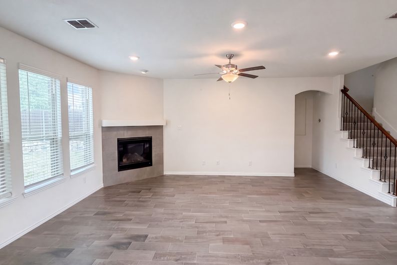 Photo 3 of 27 of 1421 Prairie Lake Ct, Carrollton, TX