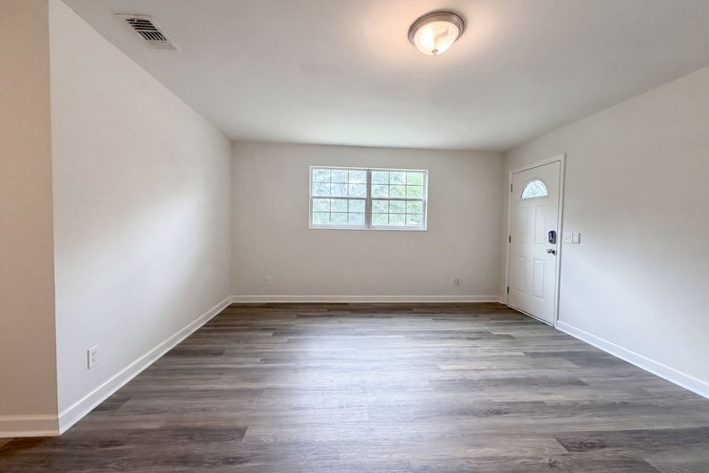 Photo 7 of 19 of 7361 Proxima Rd, Jacksonville, FL