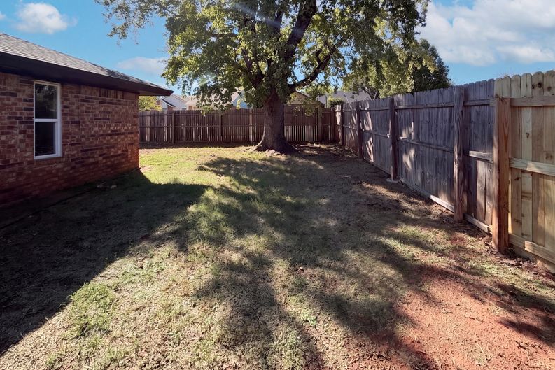 Photo 17 of 19 of 2717 Rolling Hills Ter, Edmond, OK