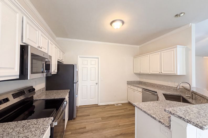 Photo 8 of 20 of 4100 Birchgarden Dr, High Point, NC