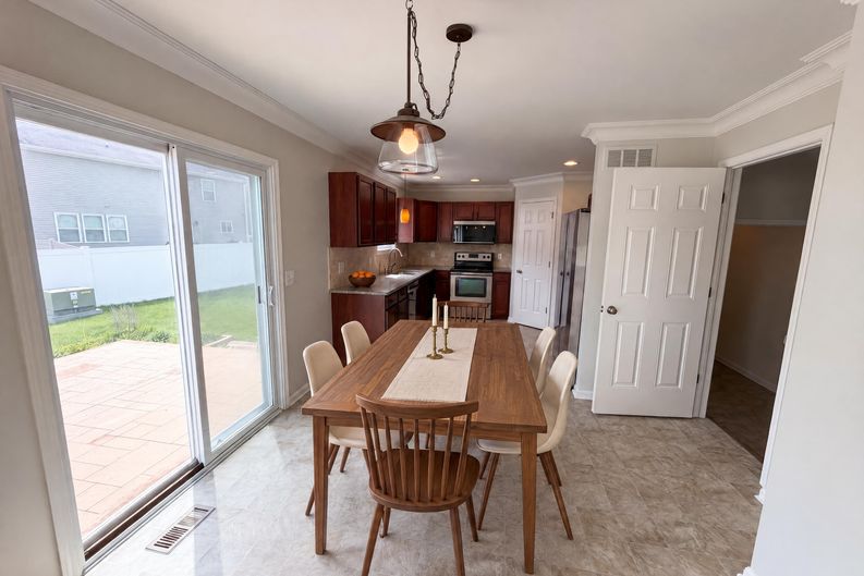 Photo 10 of 44 of 42824 Greystone Dr, Sterling Heights, MI