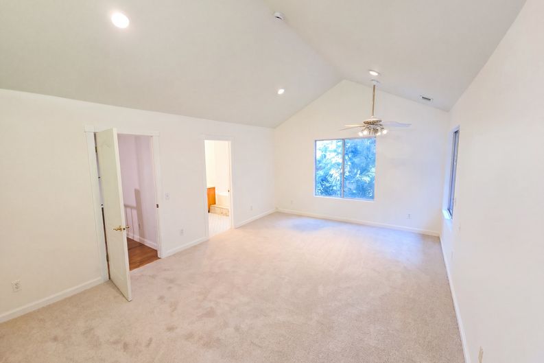 Photo 4 of 31 of 472 Brentwood Dr, Lake Arrowhead, CA