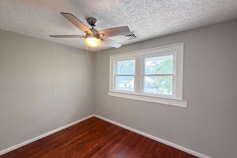 Photo 11 of 20 of 5125 S Walcott St, Indianapolis, IN
