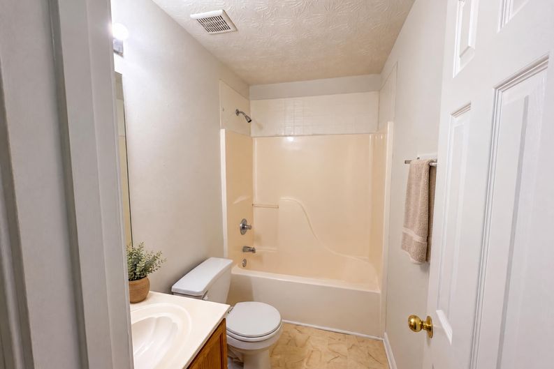 Photo 9 of 60 of 2492 Halcyon Way, Lawrenceville, GA