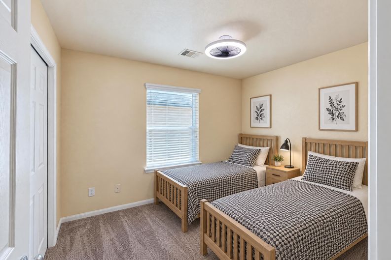 Photo 17 of 26 of 6516 Stoney Creek Dr, Pasadena, TX
