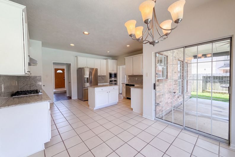 Photo 9 of 30 of 2854 Everett Dr, Friendswood, TX