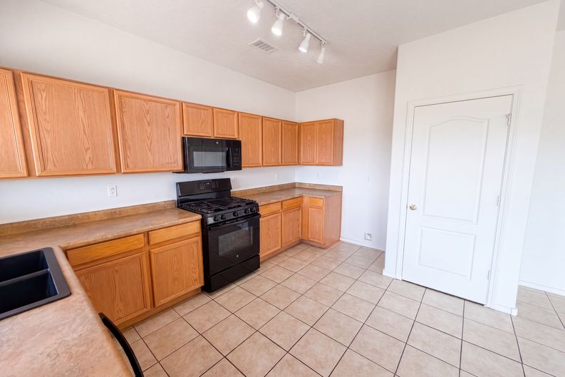 Photo 9 of 24 of 696 Troon Dr SE, Rio Rancho, NM