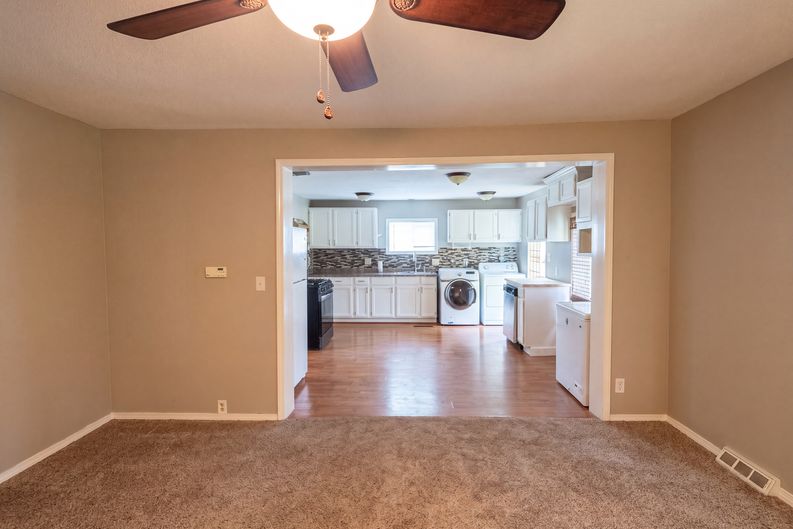 Photo 5 of 29 of 1446 E Whiteside St, Springfield, MO