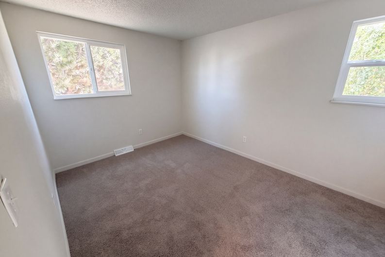 Photo 4 of 23 of 10955 Albion Dr, Thornton, CO